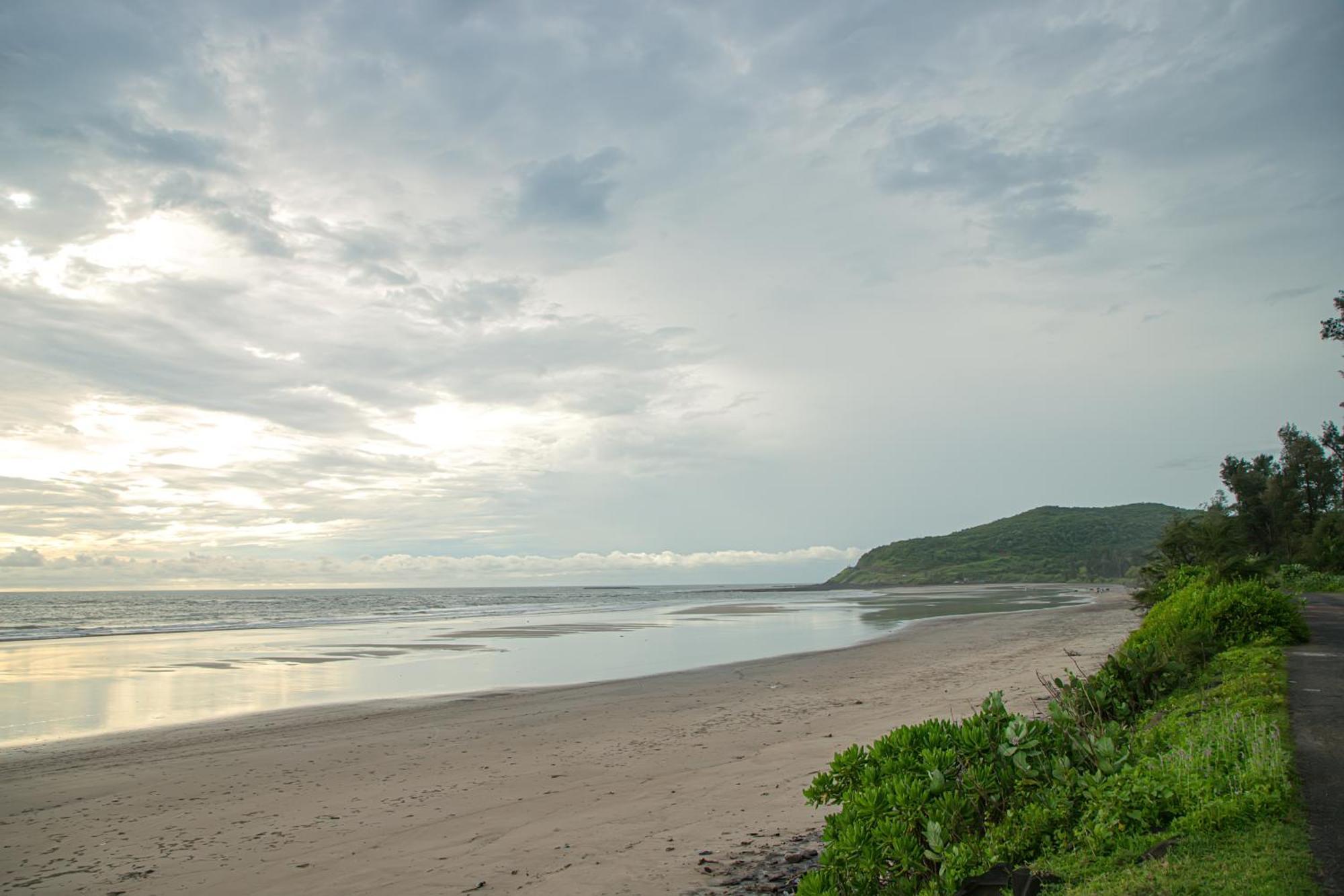 White Sand Beach Resort Kondivali Exterior photo